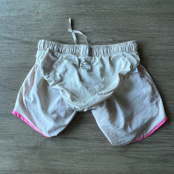 Nike woman’s running workout shorts - Picture 7 of 8